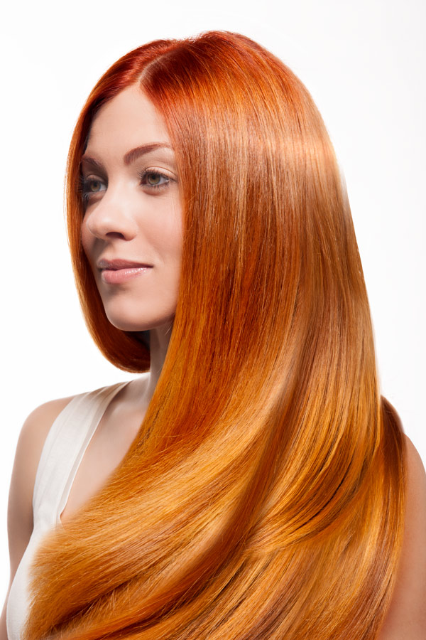 doTERRA Plaukų Priežiūra Spindinti Moteris Raudonais Plaukais